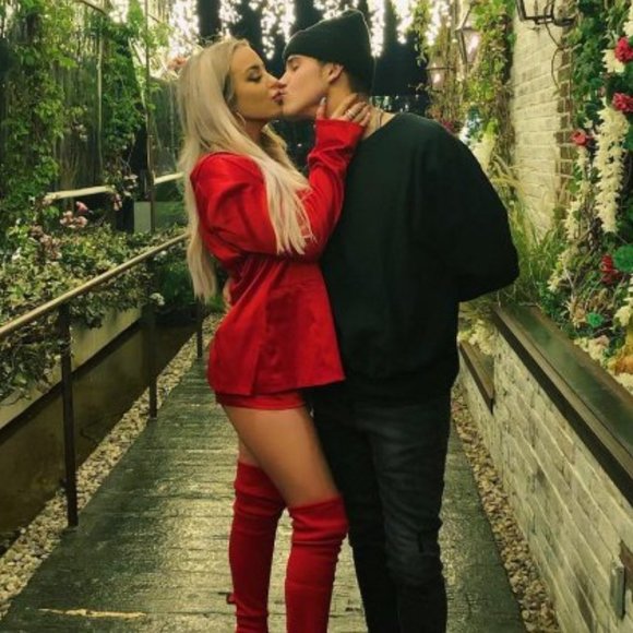 NWT Dolls Kill - Poster Grl Red Satin Blazer Size Large - Picture 6 of 12